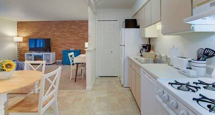 Bright & Airy 1BR near Hall of Fame/Hwy/Airport