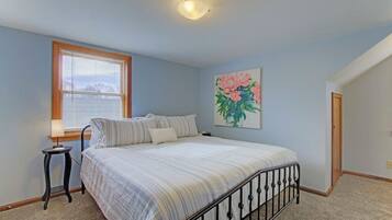 1 slaapkamer, een bureau, een strijkplank/strijkijzer, wifi