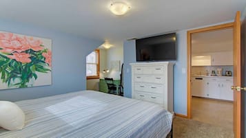 1 sovrum, skrivbord, strykjärn/strykbräda och wi-fi