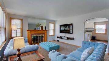 TV connectée, cheminée, espaces bureaux