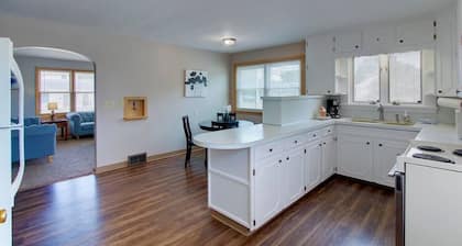 Two Bedroom King Suite near Hall of Fame w/ Garage
