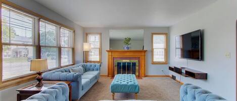 Smart-TV, Kamin, Arbeitsbereiche