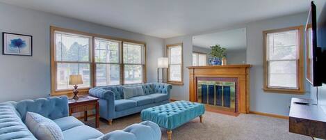 TV connectée, cheminée, espaces bureaux