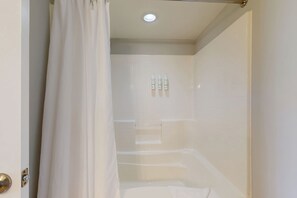 Hair dryer, towels - Lakefront condo near beach with pools, hot tub, golf, gym, balcony, & golf views (North Myrtle Beach)