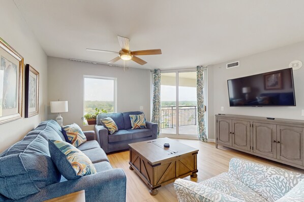TV - Lakefront condo near beach with pools, hot tub, golf, gym, balcony, & golf views (North Myrtle Beach)