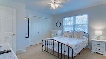 1 sovrum, skrivbord, strykjÀrn/strykbrÀda och wi-fi