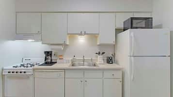 KylskÄp, mikrovÄgsugn, ugn och spishÀll