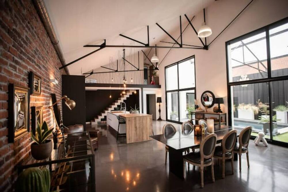 Loft Contemporain Avec Piscine
