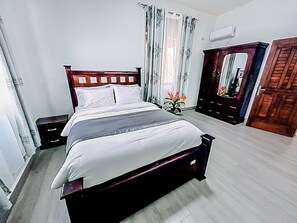 2 habitaciones, tabla de planchar con plancha, wifi y ropa de cama