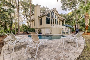 A heated pool - Luxury home near beach & golf with private pool, patio, free tennis & pickleball (Hilton Head)