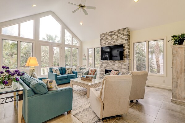 TV, fireplace - Luxury home near beach & golf with private pool, patio, free tennis & pickleball (Hilton Head)