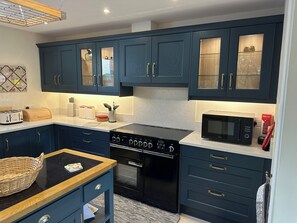 Ferienhaus | Eigene Küche | Kühlschrank, Wasserkocher, Toaster, Kochgeschirr/Geschirr/Besteck