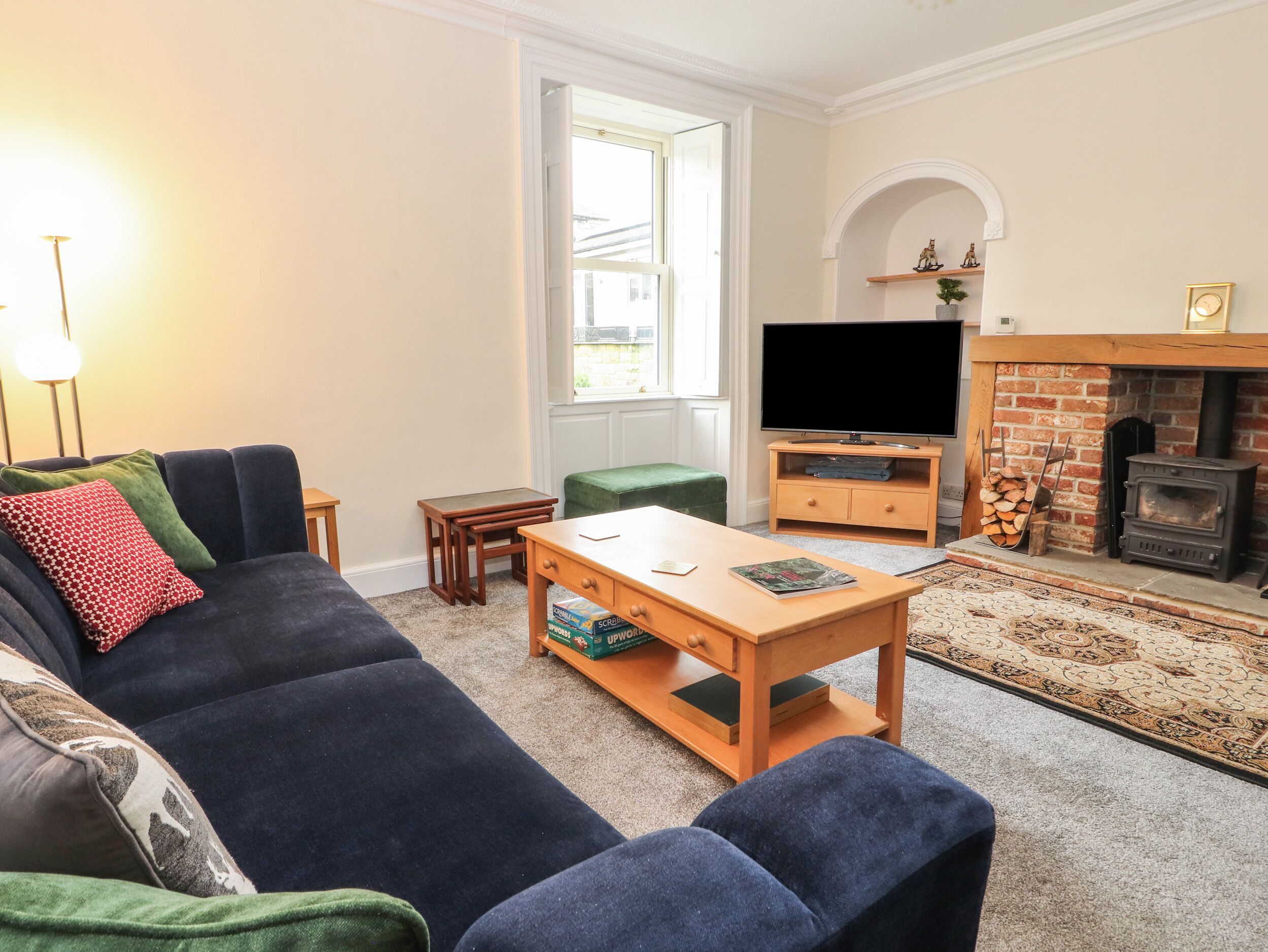 Cottage | Living area | Fireplace