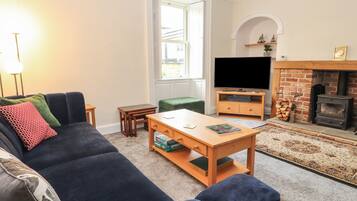 Cottage | Living area | Fireplace