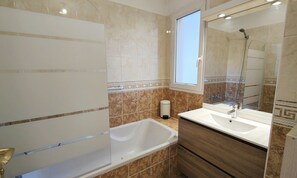 Hair dryer - Spacious appartment with terrace and shared pool (Fréjus)