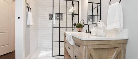 Shower, hair dryer, bidet, towels