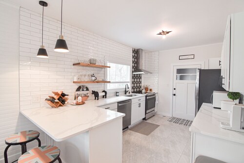 Newly remodeled luxury cottage in Belmont, NC Walk to Kevin Loftin Park