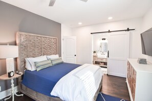 2 bedrooms, WiFi, bed sheets - Newly remodeled luxury cottage in Belmont, NC Walk to Kevin Loftin Park (Belmont)