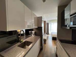 Cookware/dishes/utensils