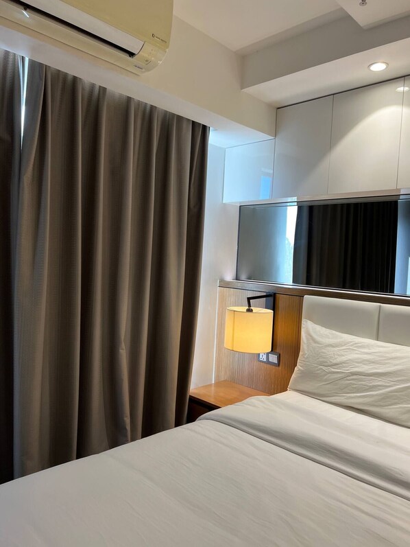 1 Schlafzimmer, Zimmersafe, Schreibtisch, Bügeleisen/Bügelbrett