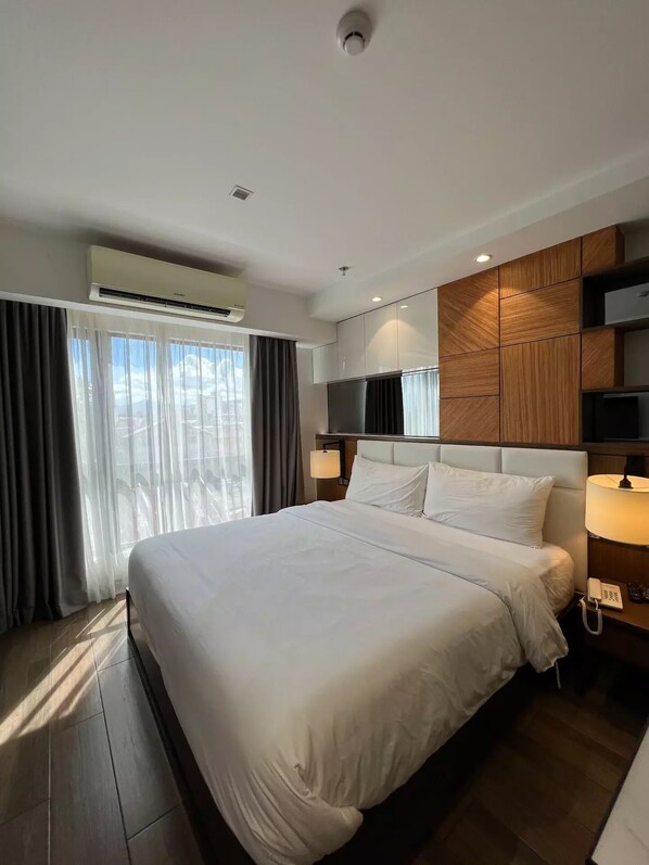 1 bedroom, in-room safe, desk, iron/ironing board