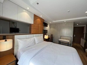 1 bedroom, in-room safe, desk, iron/ironing board