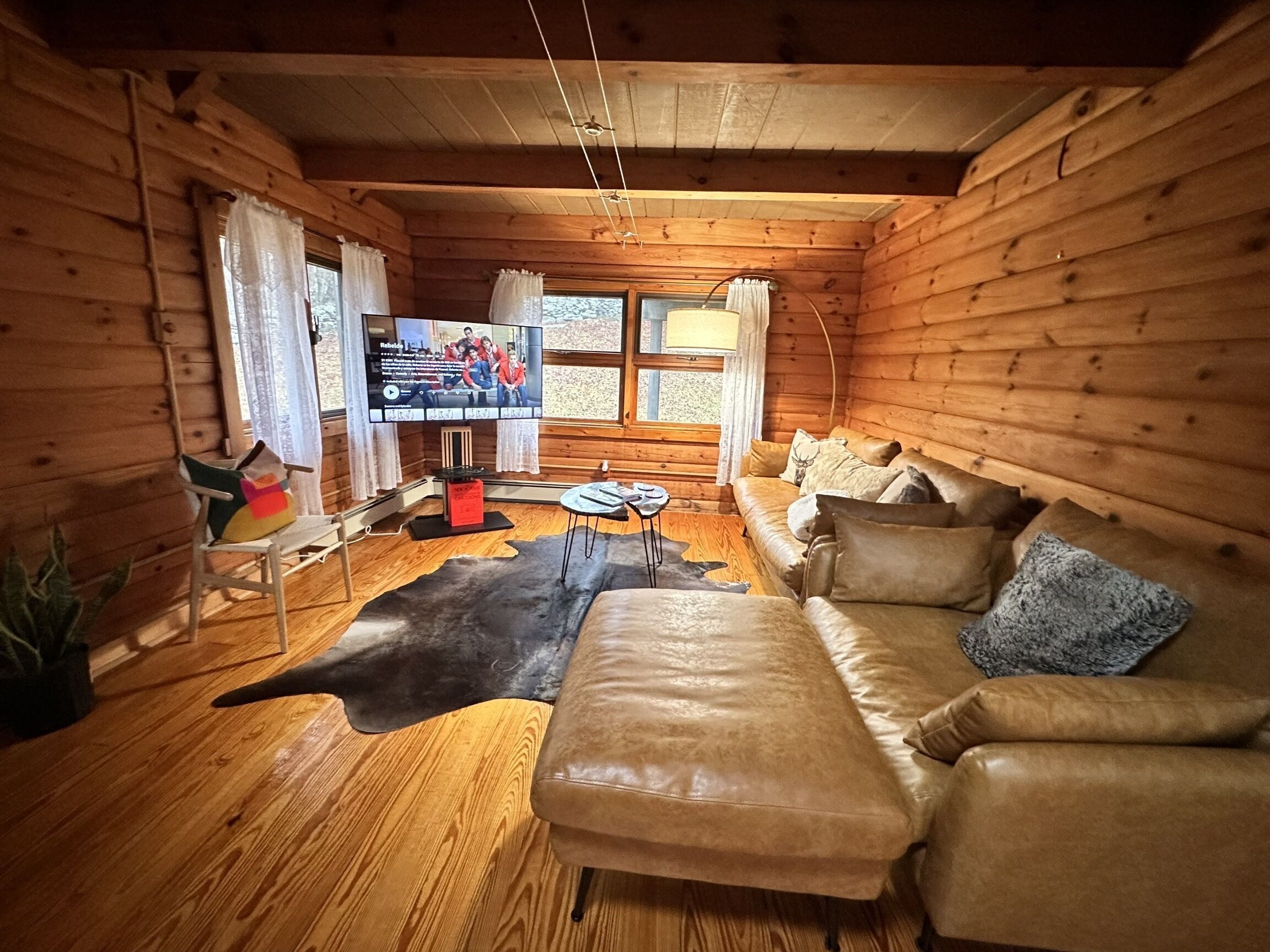 Cozy small cabin in the heart of the Catskills. Close to ski lodges and hiking!