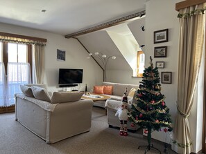 Smart TV - Wiedweg Gold w/ 80 m2/ mountain view-recommended  for ski, golf, wandering fans. (Wiedweg)