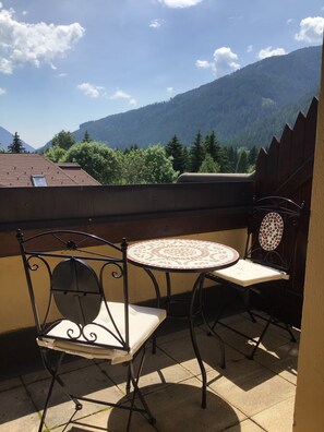 Outdoor dining - Wiedweg Gold w/ 80 m2/ mountain view-recommended  for ski, golf, wandering fans. (Wiedweg)