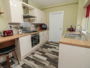 Fridge, dishwasher, electric kettle, toaster - 55 Wellwood Street (Morpeth)