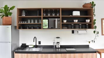 Full-sized fridge, microwave, coffee/tea maker, blender