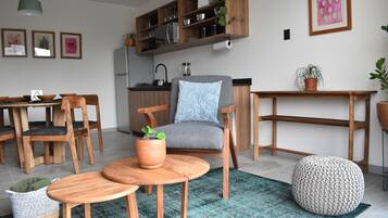 Suite exclusiva, 1 cama Queen size y sofá cama, vista a la ciudad | 1 habitación y camas con efecto memoria