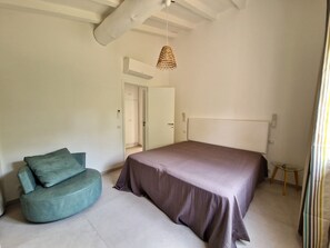 4 bedrooms, iron/ironing board, travel crib, free WiFi