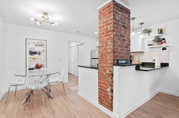 Dining - Luxe Modern 3BR Sleeps 6 by Atlantic Station (Atlanta)