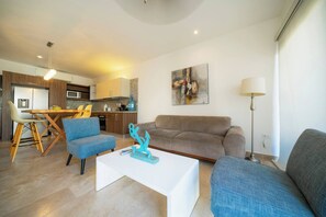 TV - Penthouse with 1 BR, Pool & Gym - Palmares Excellent location (Playa del Carmen)