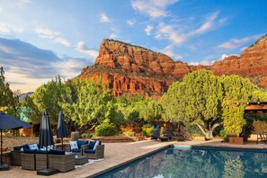 室外游泳池，恒温泳池