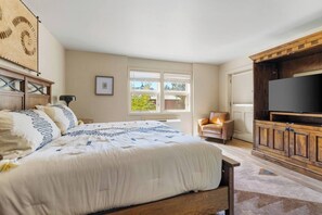 8 多间  卧室、办公桌、熨斗/熨衣板、免费 WiFi