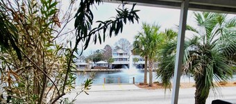 Lakefront 3BR/2BA home,