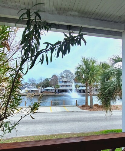 Lakefront 3BR/2BA home,