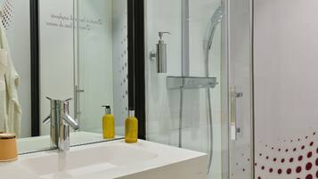 Shower, towels