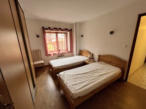 3 bedrooms, iron/ironing board, free WiFi