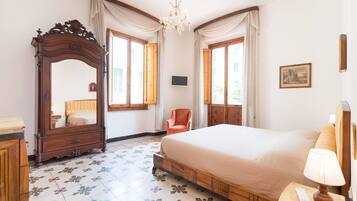 3 habitaciones, tabla de planchar con plancha, wifi y ropa de cama