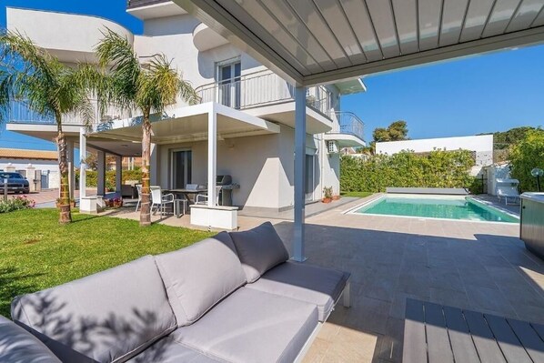 Outdoor dining - Villa Nigró (Punta Milocca)