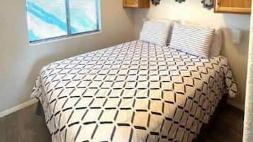 1 bedroom, bed sheets