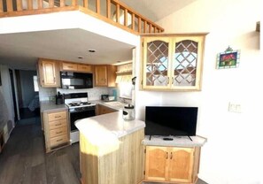 Mikrowelle, Herdplatte, Geschirrspüler