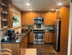 Fridge, microwave, stovetop, dishwasher - The Eagle's Nest #04 (Gold Beach)
