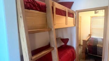 1 多间卧室、床单