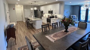 Unclassified image, 2 of 13, button - Modern Condo Near Liberty University-Randolph College-University of Lynchburg   (Forest)