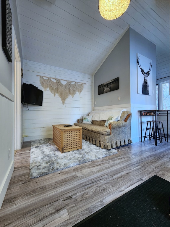 Cozy Hilltop Cabin - 10 Minutes To Bancroft - Ontario