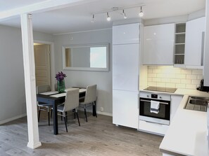 Standaard appartement, 3 slaapkamers | Een bureau, een strijkplank/strijkijzer, gratis wifi, beddengoed